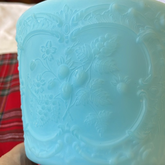 VTG Fenton blue satin glass Wild Strawberry footed with lid bowl - Picture 4 of 12